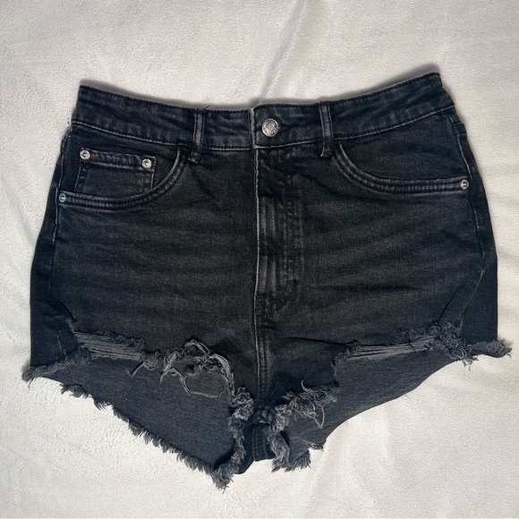 Zara Black Jean Shorts with High Waist and Distressed Hem - Picture 2 of 6